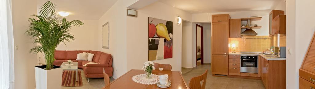 Apartman Roza 罗戈兹尼察 外观 照片